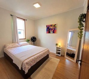 Iron/ironing board, internet, bed sheets