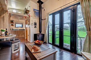 Fireplace - 2 Bed in Ash (oc-o29006) (Stoke Fleming)