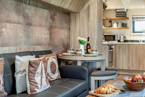 Dining - 2 Bed in Ash (oc-o29006) (Stoke Fleming)