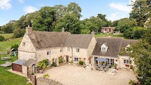 Exterior - 6 Bed in France Lynch (oc-c29305) (Bournes Green)