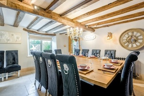 Dining - 6 Bed in France Lynch (oc-c29305) (Bournes Green)