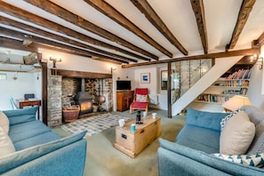 Fireplace - 2 Bed in Westleigh (oc-c29474) (Westleigh)