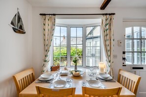 Dining - 2 Bed in Westleigh (oc-c29474) (Westleigh)