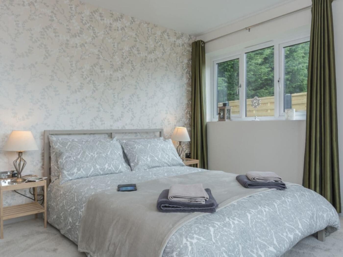 4 bedrooms, travel crib, WiFi (free), bed sheets