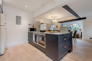 Microwave, oven, dishwasher, high chair - 4 Bed in West Lulworth (oc-b30393) (West Lulworth)