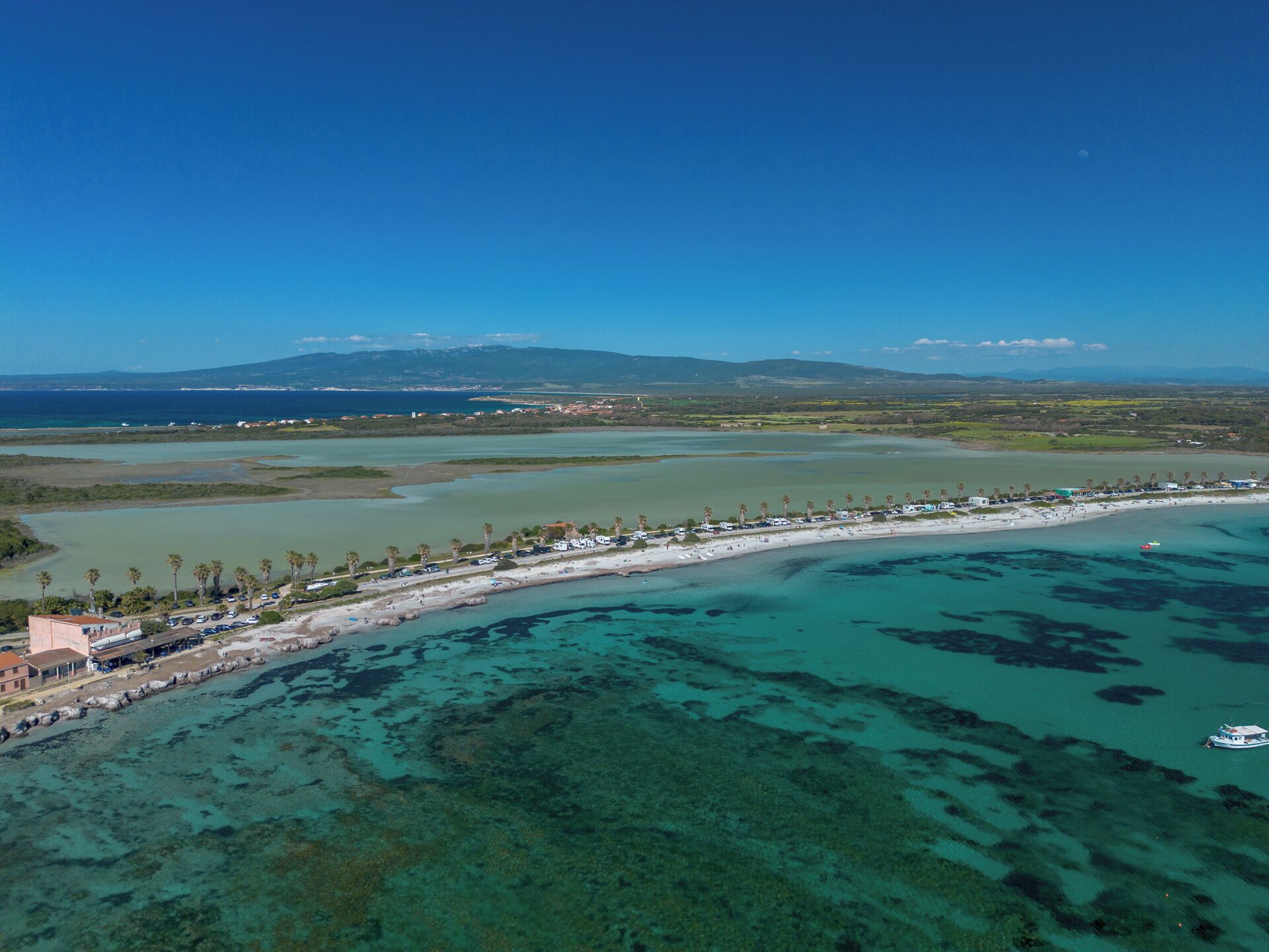 Una spiaggia nelle vicinanze