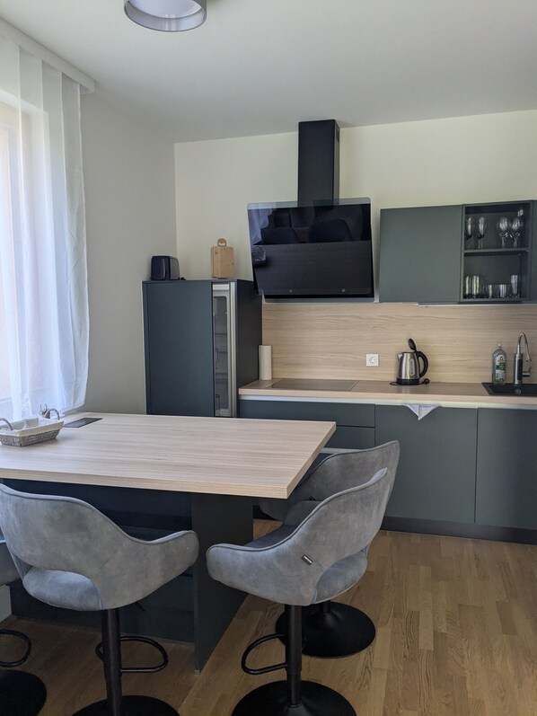 Private kitchen - Nassfeldpass Apartments – Slope View, Mountain Panorama, Direct Slope Access, Wi-Fi (Sonnenalpe Nassfeld)