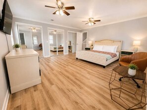 4 Schlafzimmer, Zimmersafe, Schreibtisch, kostenloses WLAN