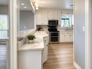 Coffee/tea maker, fridge, microwave, stovetop
