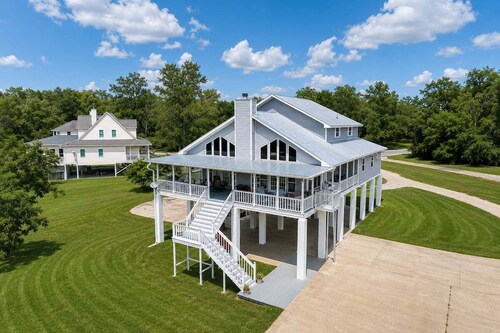 Spacious 4BR River Retreat Near Biloxi Beaches