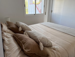 1 bedroom, iron/ironing board, WiFi, bed sheets - Apartment for 2 with ocean views (AN)