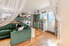 Interior - 1 Bed in Saundersfoot (oc-t30900) (Saundersfoot)