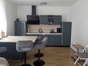 Kühlschrank, Ofen, Herdplatte, Geschirrspüler