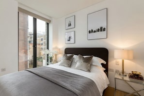 3 bedrooms, iron/ironing board, WiFi, bed sheets - The Fitzrovia Grand Residence (London)