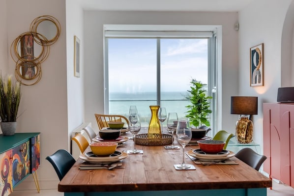 Dining - 4 Bed in Saltdean (oc-a32366) (Saltdean)