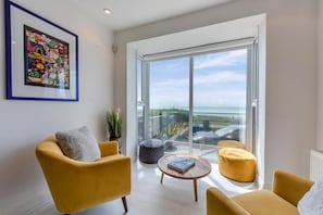 TV - 4 Bed in Saltdean (oc-a32366) (Saltdean)