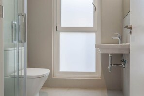 Bathroom - Collection La Latina - Estudio con terraza en el Barrio de La Latina (Madrid)