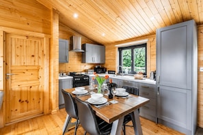Microwave, dishwasher, cookware/dishes/utensils - 2 Bed in Nafferton (oc-p31955) (Nafferton)