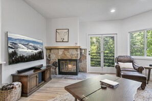 Fernseher, Kamin
