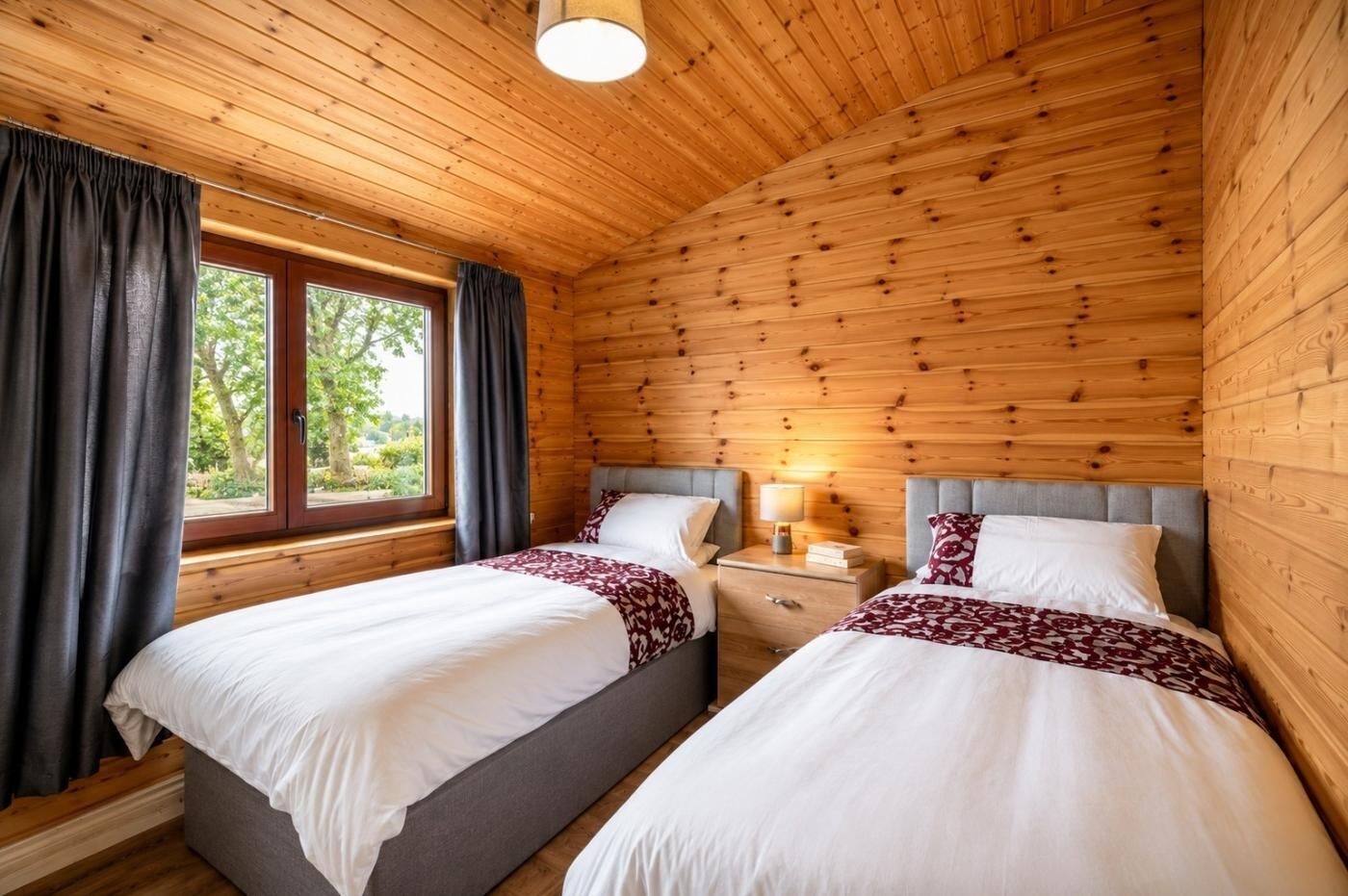 2 bedrooms, WiFi (free), bed sheets