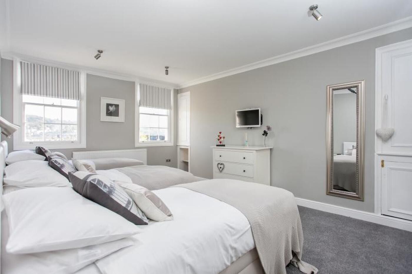 Iron/ironing board, WiFi (free), bed sheets