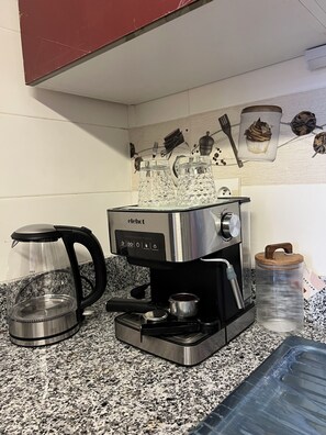 Kaffee und/oder Kaffeemaschine