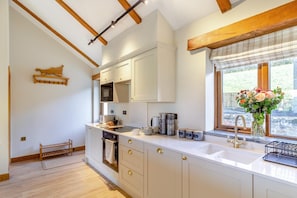Microwave, oven, dishwasher, high chair - 2 Bed in Bodmin (oc-w32907) (Saint Winnow)