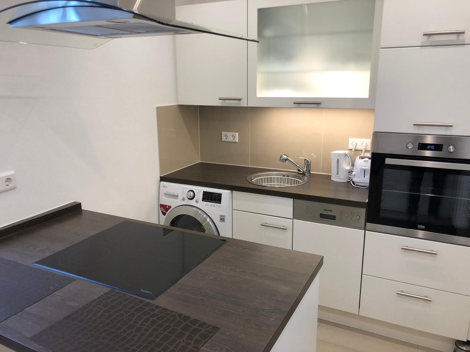 Suite | Eigene Küche | Kühlschrank, Mikrowelle, Herdplatte, Geschirrspüler