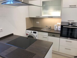Suite | Eigene Küche | Kühlschrank, Mikrowelle, Herdplatte, Geschirrspüler