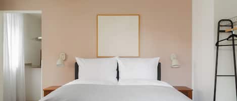 Suite | Desk, laptop workspace, blackout drapes, WiFi (free)