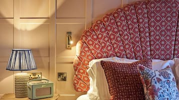 Deluxe Double Room | In-room safe, desk, iron/ironing board, WiFi (free)