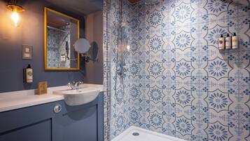 Comfort Double or Twin Room | Bathroom | Hair dryer, towels, soap, shampoo