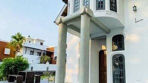 Pool - Airport Luxury Villa 65 Negombo  (Negombo)