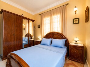 Bügeleisen/Bügelbrett, Reisekinderbett, kostenloses WLAN, Bettwäsche
