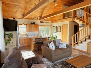 Smart TV, books - Entire Home in Carthage, ME (Carthage)