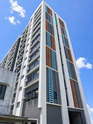 Exterior - Cozy 1-bedroom studio in adorable Iloilo City with AC (Iloilo City)