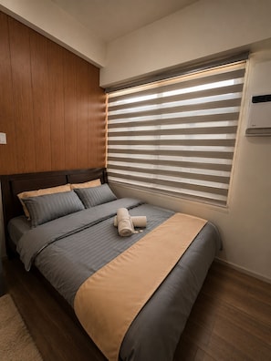 1 bedroom, free WiFi, bed sheets, wheelchair access - Cozy 1-bedroom studio in adorable Iloilo City with AC (Iloilo City)