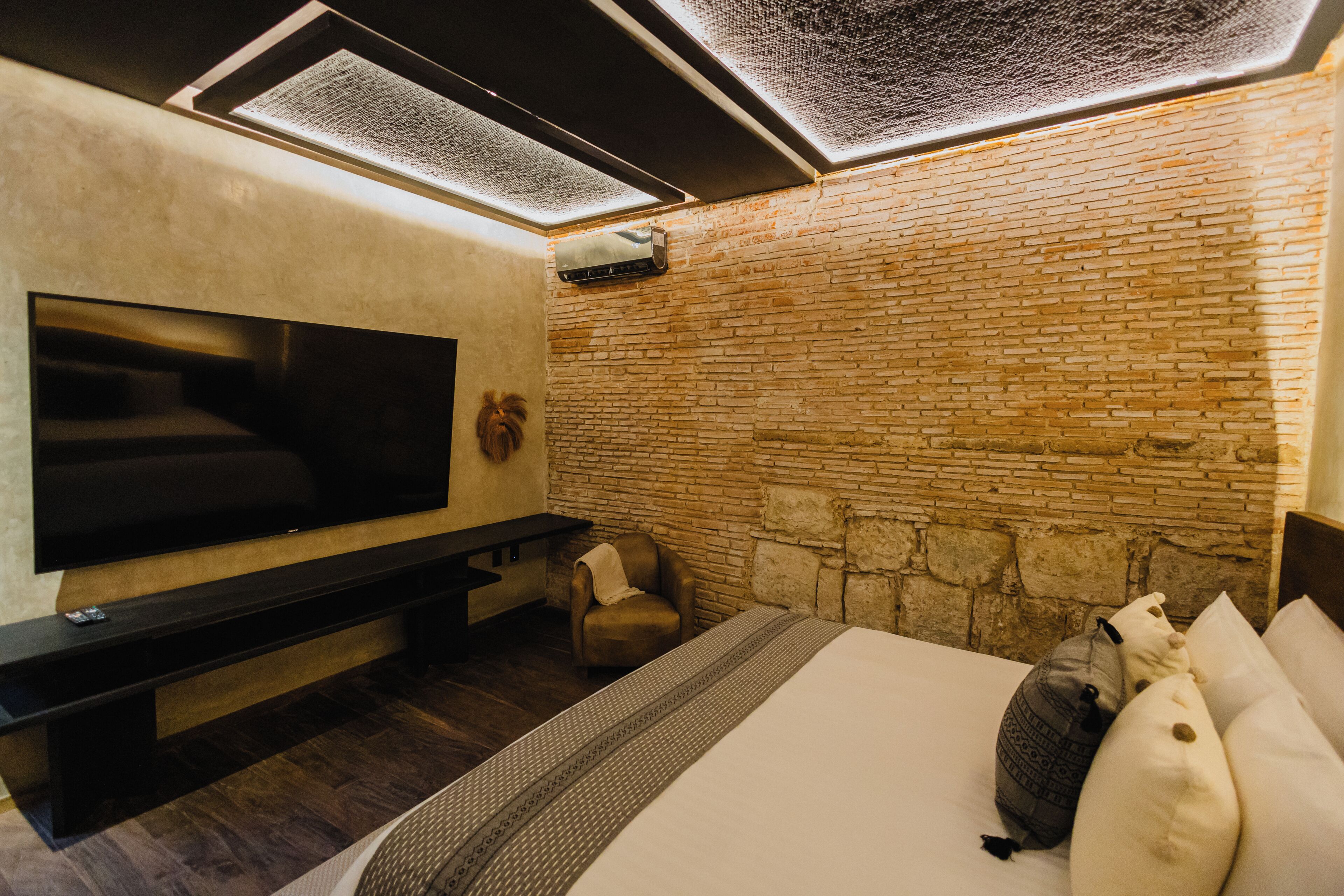Superior Suite, Courtyard View | Premium bedding, down comforters, Tempur-Pedic beds, minibar