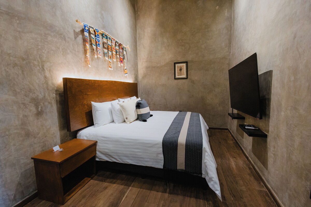 Comfort Room | Premium bedding, down comforters, Tempur-Pedic beds, minibar