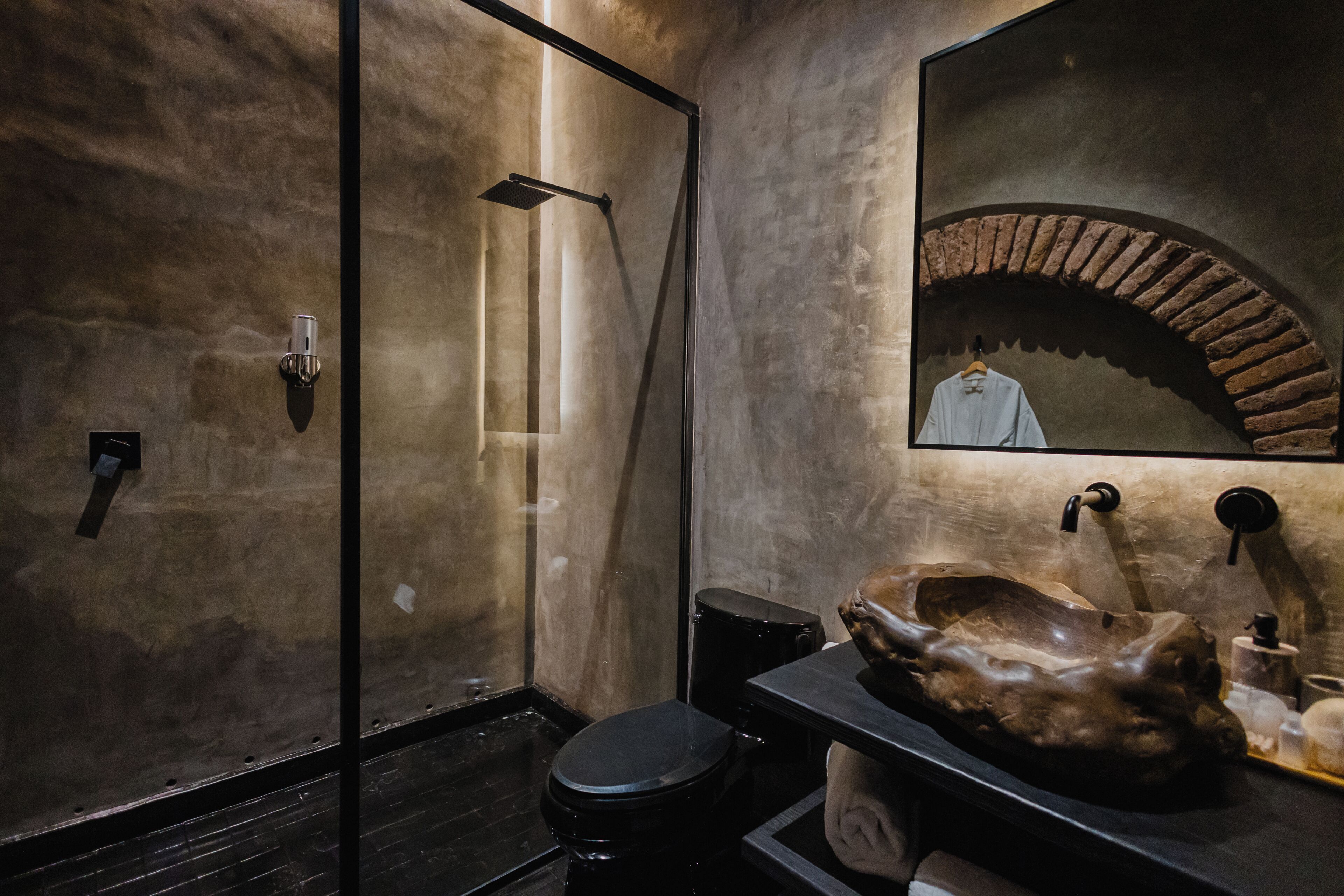 Deluxe Room, Housekeeping, Courtyard View | Bathroom | Hair dryer, slippers, towels, soap