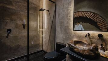 Deluxe Room, Housekeeping, Courtyard View | Bathroom | Hair dryer, slippers, towels, soap