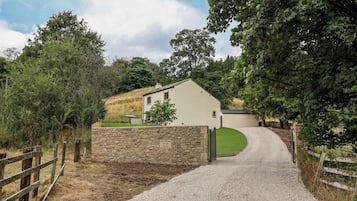 Cottage | Property grounds
