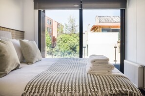 Familienapartment, Balkon | Verdunkelungsvorhänge, Bügeleisen/Bügelbrett, kostenloses WLAN
