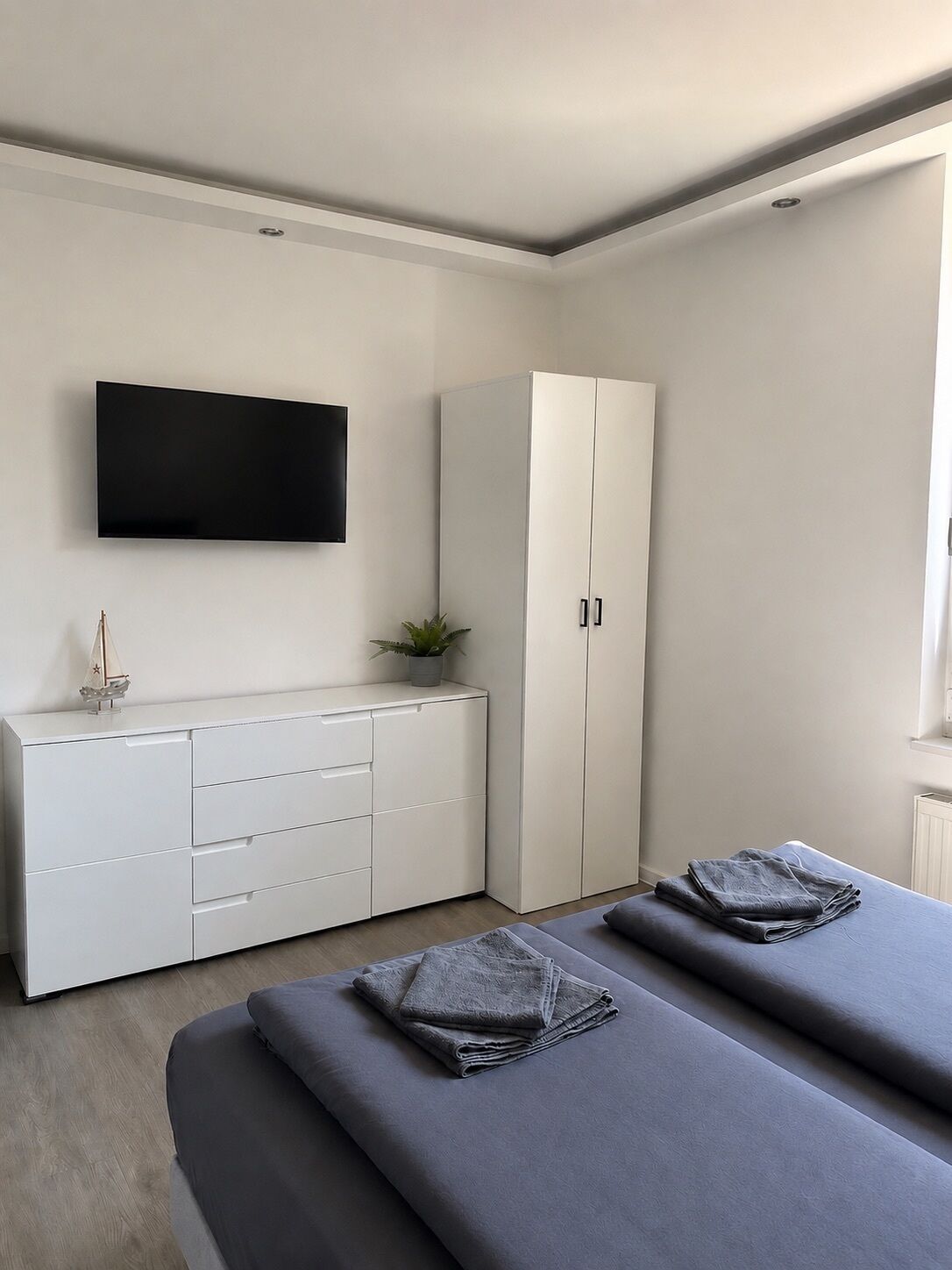 1 Schlafzimmer, Schreibtisch, Bügeleisen/Bügelbrett, Reisekinderbett