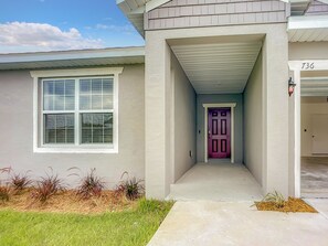 Exterior - Charming Pet-Friendly 4BR Cape Coral, minutes from Pine Island and Yacht Club! (Cape Coral)