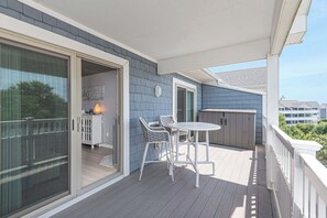 Outdoor dining - Bayview 2BR Condo with 3 Pools (Ocean City)