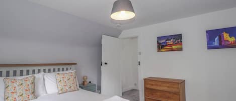 2 bedrooms, WiFi (free), individually decorated, individually furnished