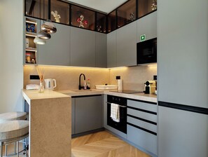 茶具/咖啡用具、冰箱、微波炉、烤  箱