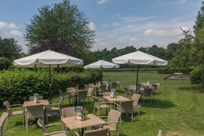 Outdoor dining - Family Room with Terrace | Near Drielandenpunt | Free Parking (Noorbeek)