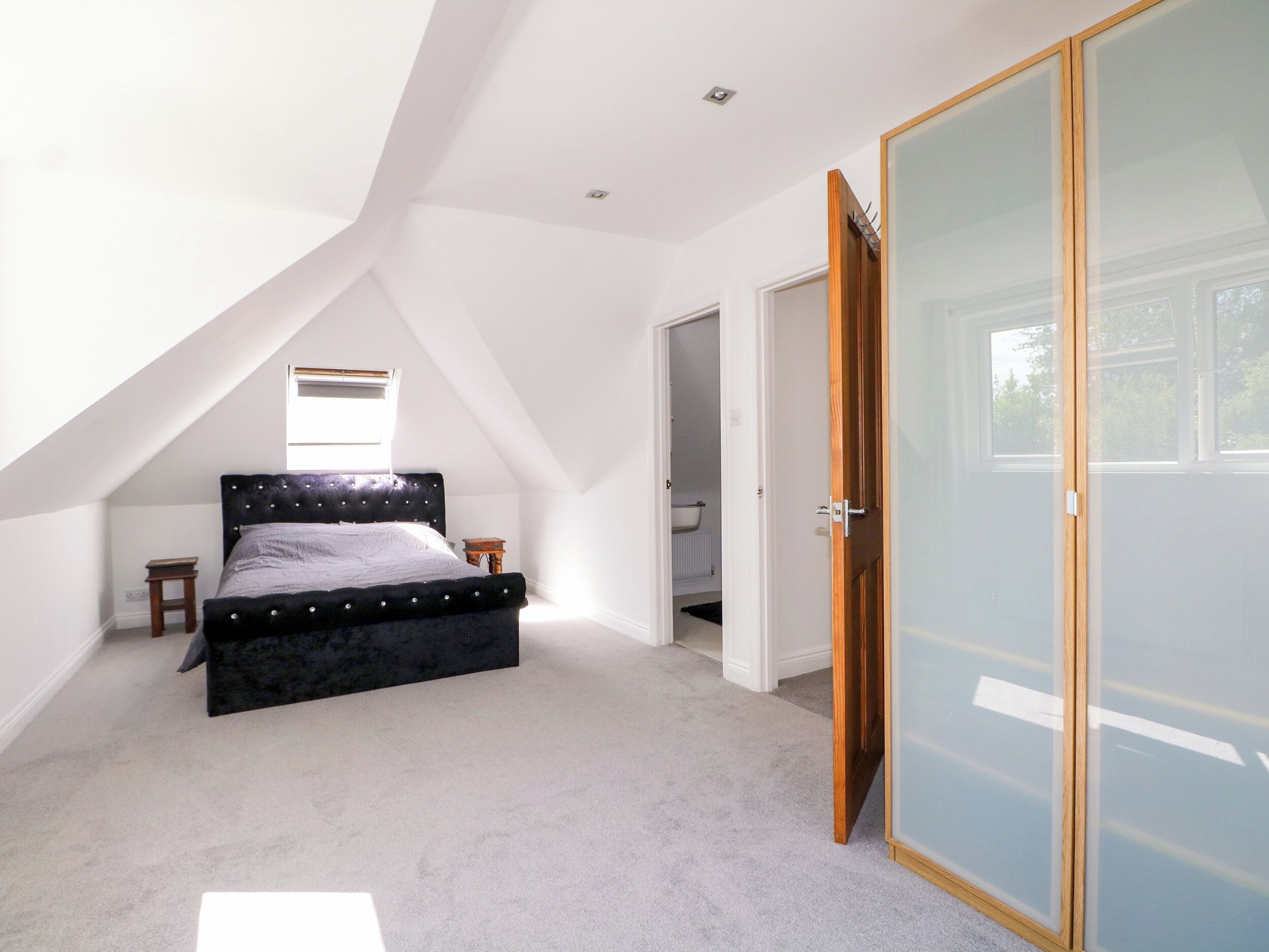 3 bedrooms, WiFi (free), individually decorated, individually furnished